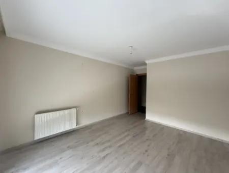 Seferihisar Camikebir Mahallesi Gözsüzler Caddesi Üzerinde Kiralık Geniş Ve Kullanışlı 2+1 Daire