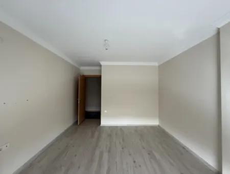 Seferihisar Camikebir Mahallesi Gözsüzler Caddesi Üzerinde Kiralık Geniş Ve Kullanışlı 2+1 Daire