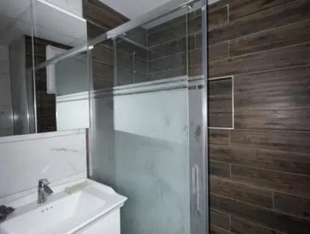 Seferihisar Camikebir Mahallesi Gözsüzler Caddesi Üzerinde Kiralık Geniş Ve Kullanışlı 2+1 Daire