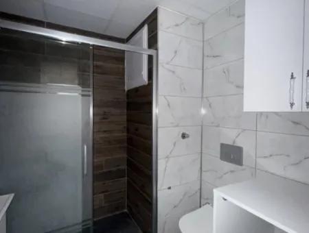 Seferihisar Camikebir Mahallesi Gözsüzler Caddesi Üzerinde Kiralık Geniş Ve Kullanışlı 2+1 Daire