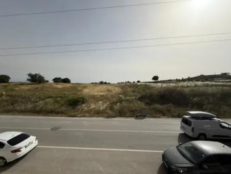 Seferihisar Camikebir Mahallesi Gözsüzler Caddesi Üzerinde Kiralık Geniş Ve Kullanışlı 2+1 Daire