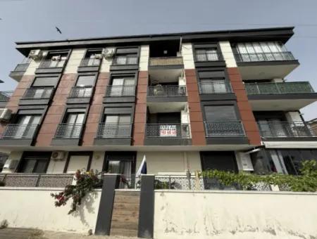 Seferihisar Camikebir Mahallesi Gözsüzler Caddesi Üzerinde Kiralık Geniş Ve Kullanışlı 2+1 Daire