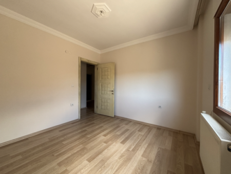 Seferihisar Camikebir Mahallesinde Doğalgazlı Satılık 3+1 Daire