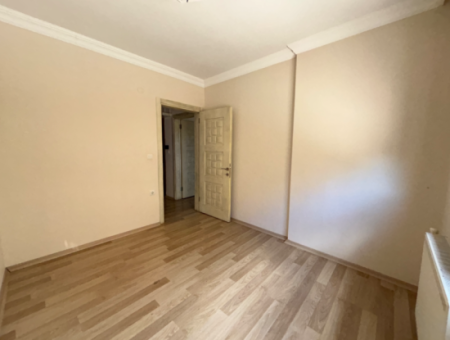 Seferihisar Camikebir Mahallesinde Doğalgazlı Satılık 3+1 Daire