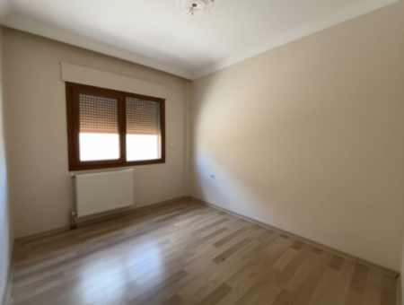 Seferihisar Camikebir Mahallesinde Doğalgazlı Satılık 3+1 Daire
