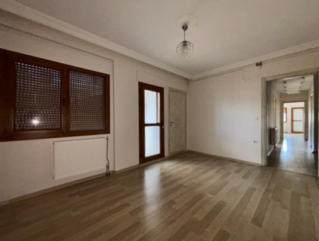Seferihisar Camikebir Mahallesinde Doğalgazlı Satılık 3+1 Daire