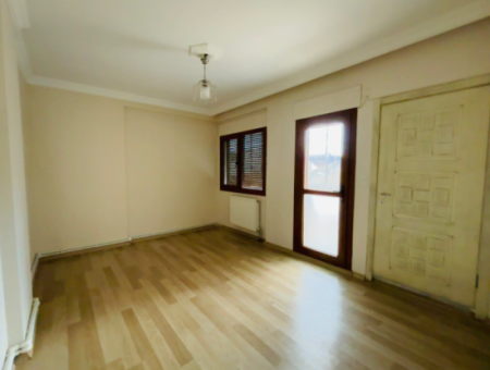 Seferihisar Camikebir Mahallesinde Doğalgazlı Satılık 3+1 Daire
