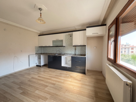 Seferihisar Camikebir Mahallesinde Doğalgazlı Satılık 3+1 Daire