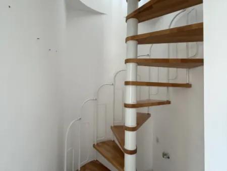 Sığacık Marina’ya 50 Metre Mesafede, Full Eşyalı, Geniş Teraslı Dubleks Daire!