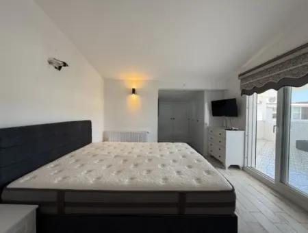 Sığacık Marina’ya 50 Metre Mesafede, Full Eşyalı, Geniş Teraslı Dubleks Daire!