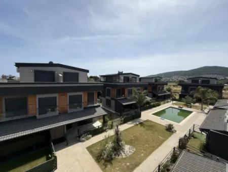 Doğanbey’de Havuzlu, Bahçeli Ve Geniş Kullanımlı 3+1 Villa