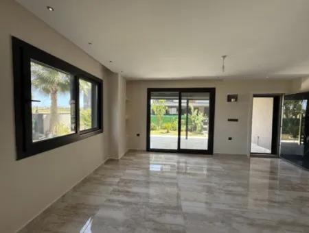 Doğanbey’de Havuzlu, Bahçeli Ve Geniş Kullanımlı 3+1 Villa