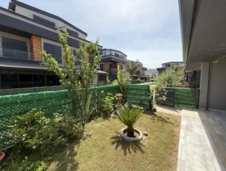 Doğanbey’de Havuzlu, Bahçeli Ve Geniş Kullanımlı 3+1 Villa