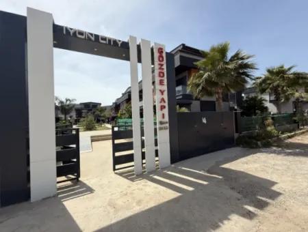 Doğanbey’de Havuzlu, Bahçeli Ve Geniş Kullanımlı 3+1 Villa