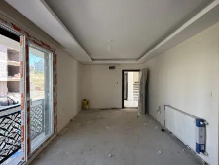 Seferihisar Camikebir Mahallesi’nde Sıfır, Bahçe Katı 1+1 Daire