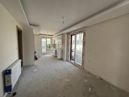 Seferihisar Camikebir Mahallesi’nde Sıfır, Bahçe Katı 1+1 Daire