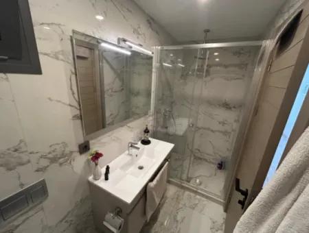 Ilıca’nın Kalbinde, Plaja 20 Metre Mesafede Otel Konforunda 1+0 Rezidans' Da Kiralık Daire