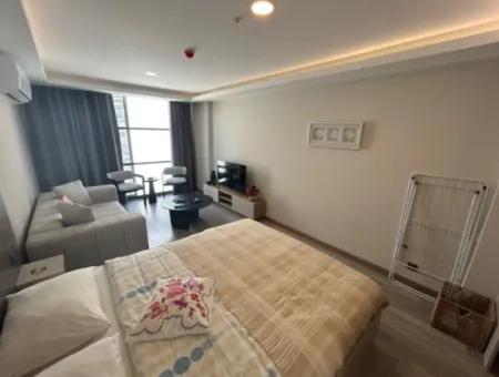 Ilıca’nın Kalbinde, Plaja 20 Metre Mesafede Otel Konforunda 1+0 Rezidansda Yerlerimiz Mevcuttur.