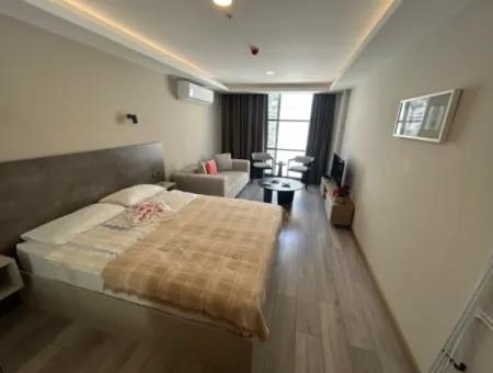 Ilıca’nın Kalbinde, Plaja 20 Metre Mesafede Otel Konforunda 1+0 Rezidansda Yerlerimiz Mevcuttur.