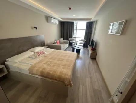 Ilıca’nın Kalbinde, Plaja 20 Metre Mesafede Otel Konforunda 1+0 Rezidansda Yerlerimiz Mevcuttur.