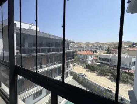 Seferihisar’da Sosyal Donatılı, Kapalı Mutfaklı, Lüks 3+1 Daire