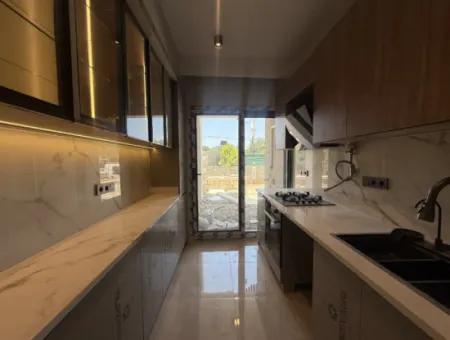 Seferihisar Çolakibrahimbey Mahallesi’nde Lüks Detaylarla Donatılmış, Havuzlu Sıfır Daire