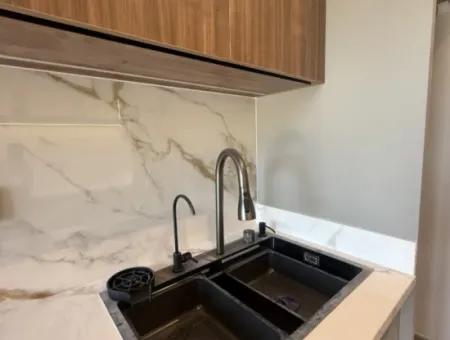 Seferihisar Çolakibrahimbey Mahallesi’nde Lüks Detaylarla Donatılmış, Havuzlu Sıfır Daire