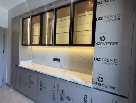 Seferihisar Çolakibrahimbey Mahallesi’nde Lüks Detaylarla Donatılmış, Havuzlu Sıfır Daire