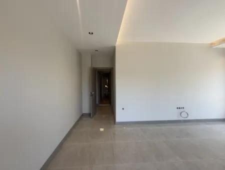 Seferihisar Çolakibrahimbey Mahallesi’nde Lüks Detaylarla Donatılmış, Havuzlu Sıfır Daire