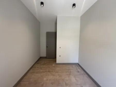 Seferihisar Çolakibrahimbey Mahallesi’nde Lüks Detaylarla Donatılmış, Havuzlu Sıfır Daire