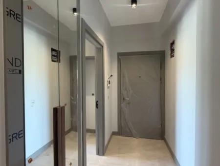 Seferihisar Çolakibrahimbey Mahallesi’nde Lüks Detaylarla Donatılmış, Havuzlu Sıfır Daire