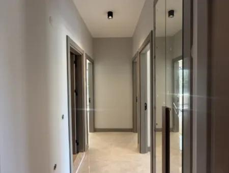 Seferihisar Çolakibrahimbey Mahallesi’nde Lüks Detaylarla Donatılmış, Havuzlu Sıfır Daire