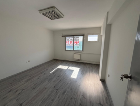Alsancak Kıbrıs Şehitleri Caddesi Üzerinde Yangın Merdivenli 4 Oda 1 Salon 160 M2 Çift Asansörlü İşyeri Büro  Ofis
