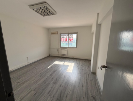 Alsancak Kıbrıs Şehitleri Caddesi Üzerinde Yangın Merdivenli 4 Oda 1 Salon 160 M2 Çift Asansörlü İşyeri Büro  Ofis