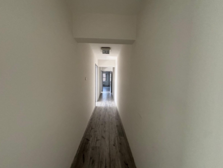Alsancak Kıbrıs Şehitleri Caddesi Üzerinde Yangın Merdivenli 4 Oda 1 Salon 160 M2 Çift Asansörlü İşyeri Büro  Ofis
