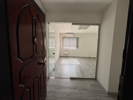 Alsancak Kıbrıs Şehitleri Caddesi Üzerinde Yangın Merdivenli 4 Oda 1 Salon 160 M2 Çift Asansörlü İşyeri Büro  Ofis