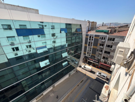 Alsancak Kıbrıs Şehitleri Caddesi Üzerinde Yangın Merdivenli 4 Oda 1 Salon 160 M2 Çift Asansörlü İşyeri Büro  Ofis