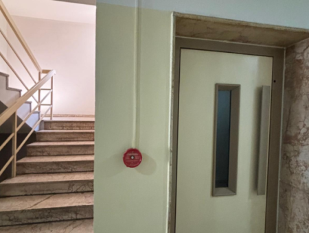 Alsancak Kıbrıs Şehitleri Caddesi Üzerinde Yangın Merdivenli 4 Oda 1 Salon 160 M2 Çift Asansörlü İşyeri Büro  Ofis