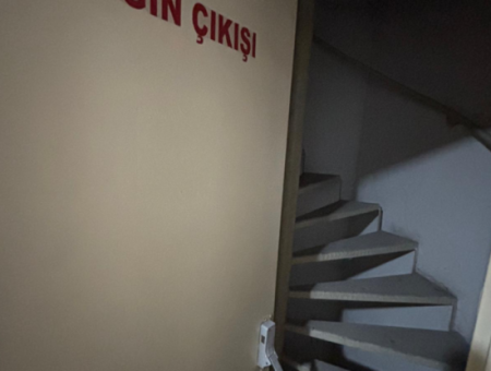 Alsancak Kıbrıs Şehitleri Caddesi Üzerinde Yangın Merdivenli 4 Oda 1 Salon 160 M2 Çift Asansörlü İşyeri Büro  Ofis