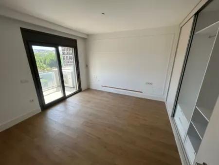 Doğa İle İç İçe, Denize Yürüme Mesafesinde Lüks Dubleks Kiralık  Villa!