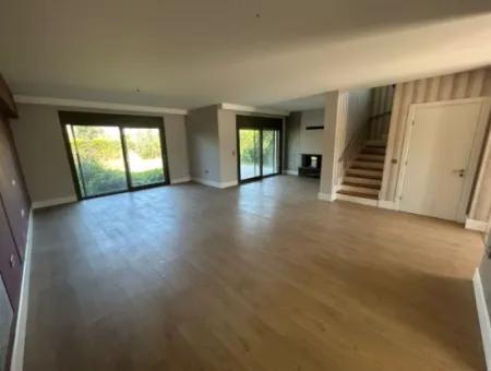 Doğa İle İç İçe, Denize Yürüme Mesafesinde Lüks Dubleks Kiralık  Villa!