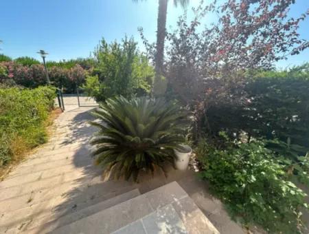 Doğa İle İç İçe, Denize Yürüme Mesafesinde Lüks Dubleks Kiralık  Villa!