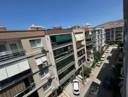  Karşıyaka Şemikler’de Kaçırılmayacak 2+1 100M2  Fırsat Dairesi!