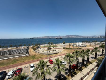 Küçükyalı Karantina Meydanında 3+1+Kiler 150 M2 Arakat Yalı Dairesi