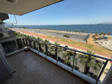 Küçükyalı Karantina Meydanında 3+1+Kiler 150 M2 Arakat Yalı Dairesi