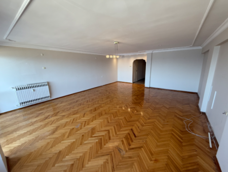 Küçükyalı Karantina Meydanında 3+1+Kiler 150 M2 Arakat Yalı Dairesi