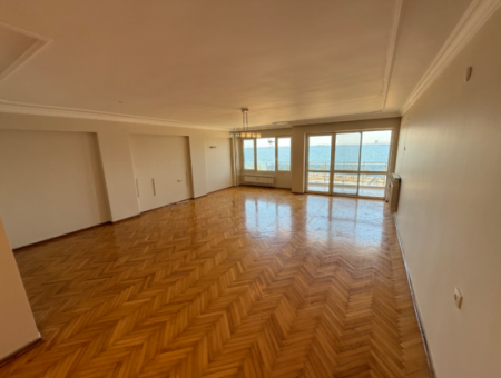 Küçükyalı Karantina Meydanında 3+1+Kiler 150 M2 Arakat Yalı Dairesi