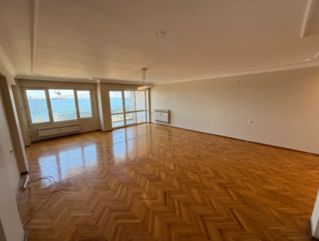 Küçükyalı Karantina Meydanında 3+1+Kiler 150 M2 Arakat Yalı Dairesi