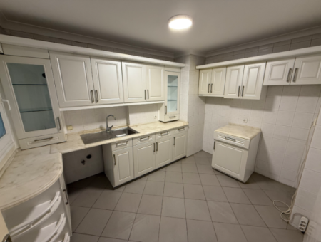 Küçükyalı Karantina Meydanında 3+1+Kiler 150 M2 Arakat Yalı Dairesi