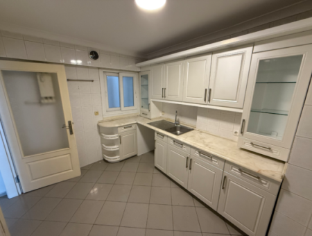 Küçükyalı Karantina Meydanında 3+1+Kiler 150 M2 Arakat Yalı Dairesi